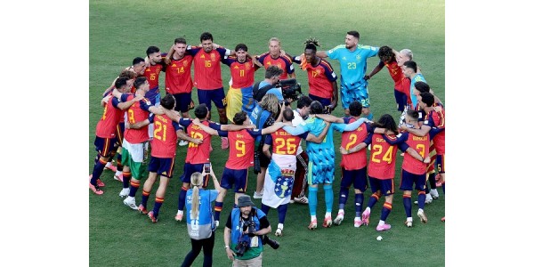 Espanja voittaa jalkapallon maailmanmestaruuden joukkuevoimalla uudella aikakaudella Espanja voittaa jalkapallon maailmanmestaruuden joukkuevoimalla uudella aikakaudella